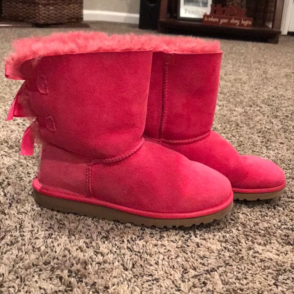 Ugg Bailey Bow Pink. Size kid’s 6, women’s 8